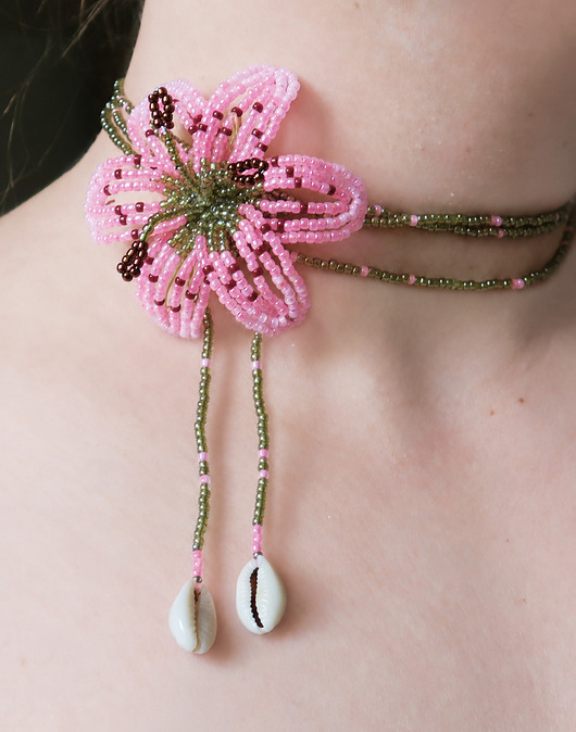 chokery Różowa lilia - naszyjnik choker z koralików