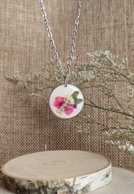 wisiory Łąka kwiatowa srebrna zawieszka srebrny wisiorek kwiaty żywica niebieskie