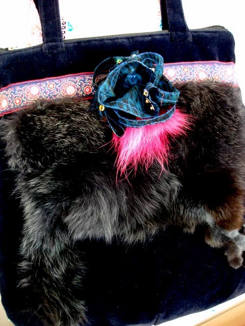 torebka Fur with Brooch AvA