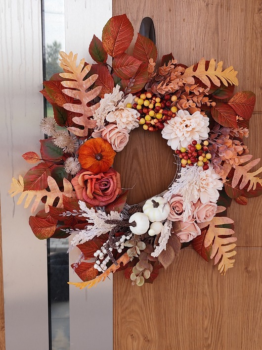 wianki Wianek jesienny z dynią i sztucznymi kwiatami, dekoracja drzwi