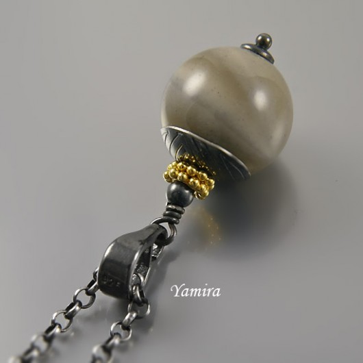 wisior - krzemień w złotej otoczce yamira