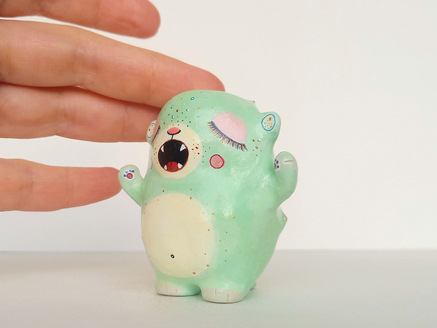 figurki i rzeźby Miniaturowa Figurka Śpiewającego Kronopia