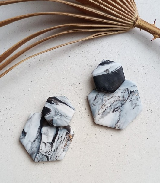 Kolczyki Heksagony Marble White Hellaclay