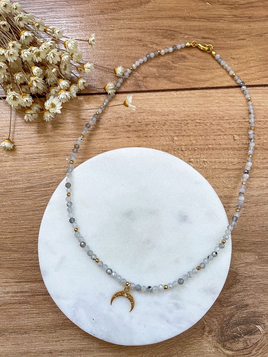 chokery Choker z labradorytu ze złotym półksiężycem