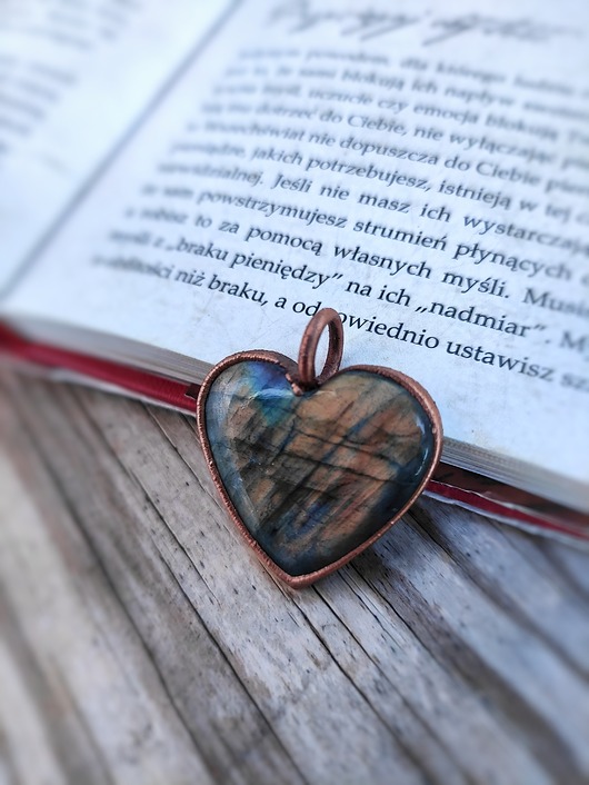 wisiory Wisior miedziany serduszko serce labradoryt IV