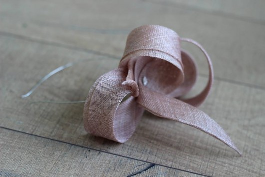 Ślubne ozdoby do włosów Fascynator Pudrowy róż