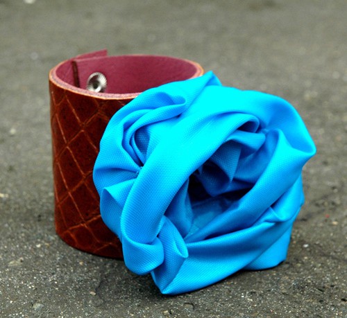 Bransoleta &quot; Water Rose&quot; lawa design
