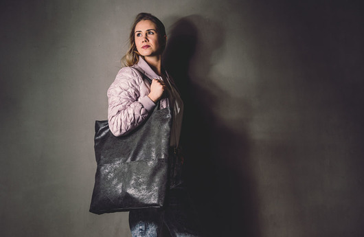 Duża czarna zamszowa torba Karolina Audycka