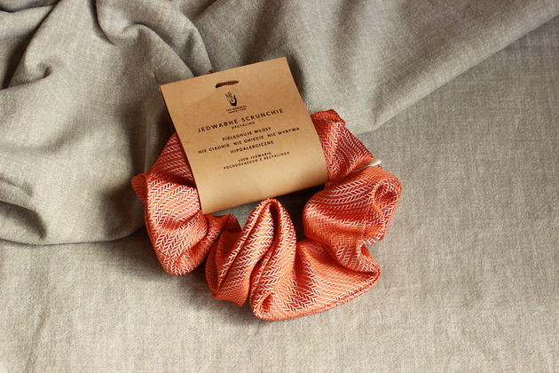 Jedwabne SCRUNCHIE gumka do włosów Upcykling VENUSS concept store