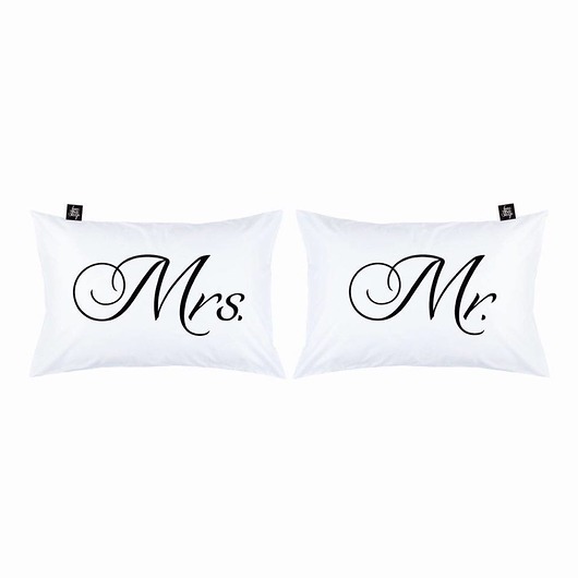 Poszewki na poduszki z napisami MR. & MRS. Love To Sleep
