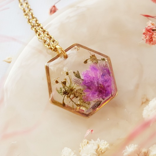 Wisiorek z gipsówką i dziką marchwią Jaskółcze ziele handmade 