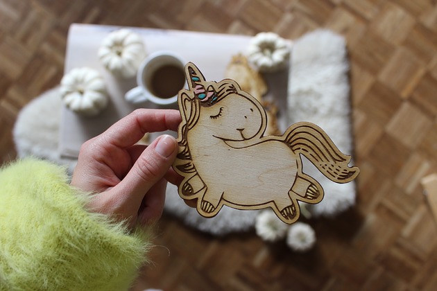 Drewniany magnes jednorożec  Little Wood Bunny