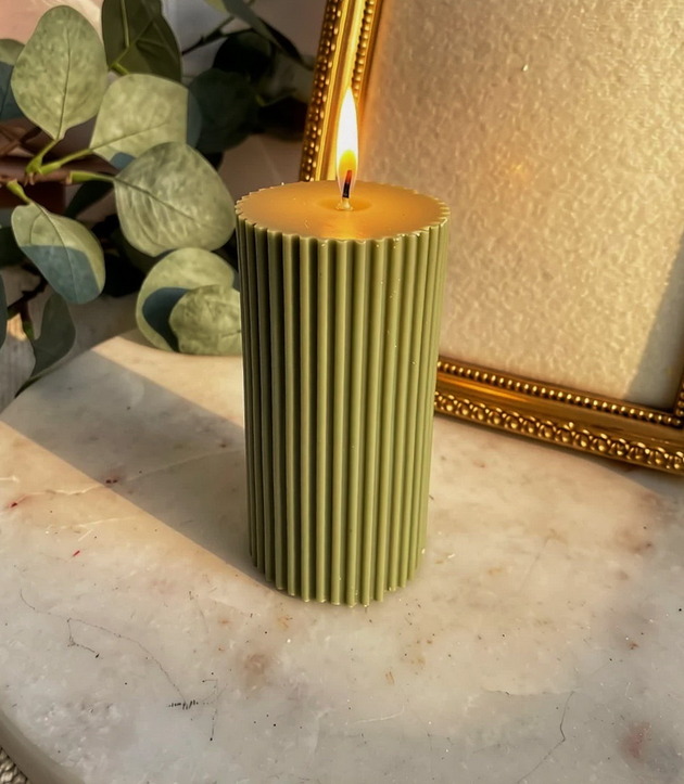 świeczniki i świece Świeca ekologiczna sojowa dekoracyjna kolumnowa "Sage Green" 100x50mm