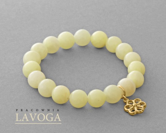 Cream jade with flower pendant. Lavoga