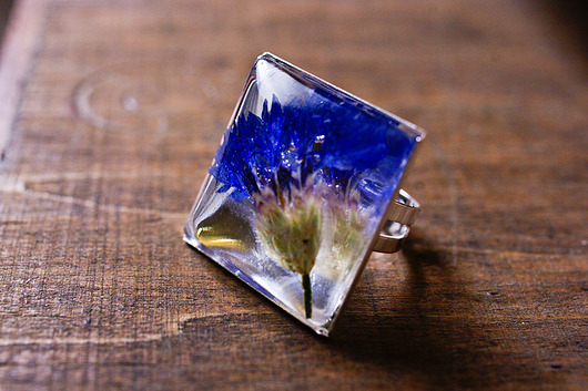 Pierścionek z żywicy z chabrem So Jewelry