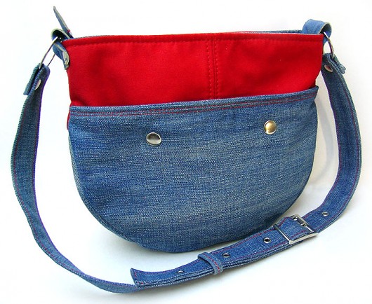 jeans z czerwienią kainabru