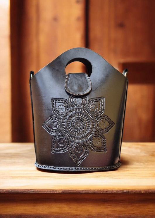 torebki do ręki Torebka skórzana Naay czarna ręcznie robiona z grubej skóry unikatowa