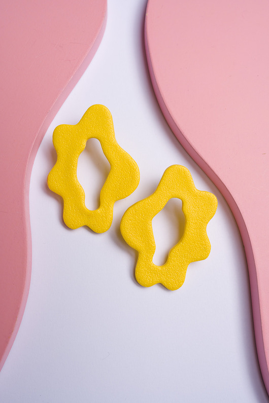 kolczyki z masy plastycznej Kolczyki sztyfty organiczny kształt wiggly