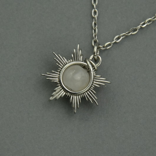 wisiory Mały wisiorek słoneczko kamień księżycowy wire wrapping słońce