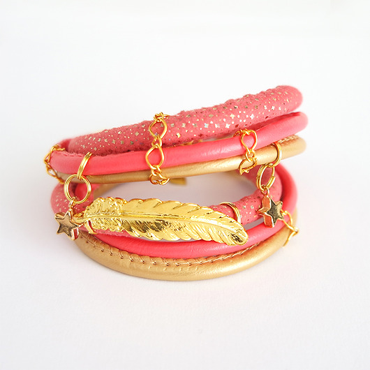 bransoletki na sznurku Bransoletka - Piórko, owijana - złota, różowa