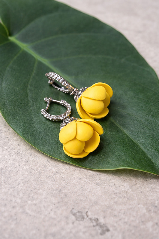 kolczyki z masy plastycznej Kolczyki z kwiatami śnieżny krokósy. Handmade polska