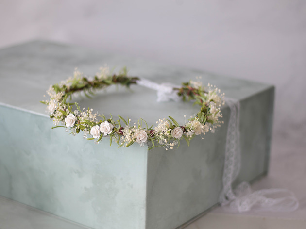 wianki komunijne Delikatny wianek komunijny gipsówka i kryształki