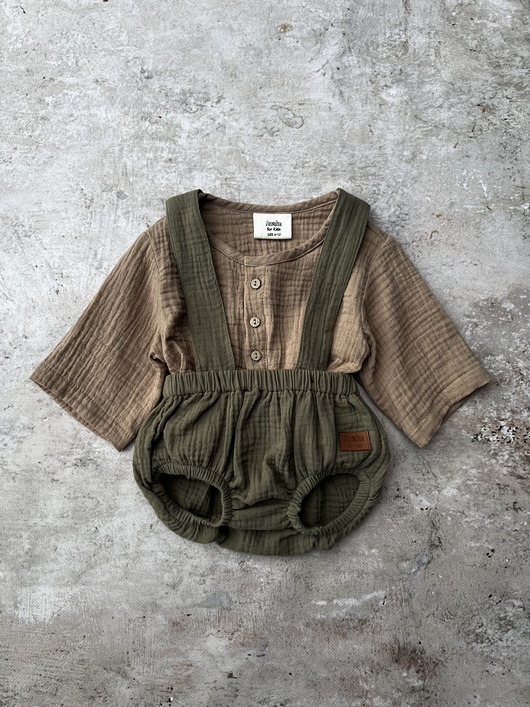 kombinezony dla niemowlaka Bloomersy muślinowe na szelkach dla dziecka moss green