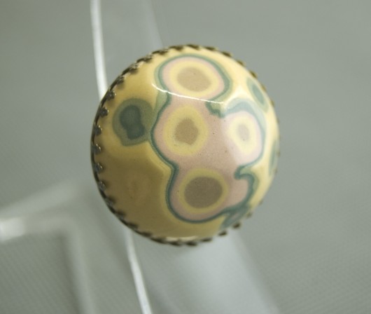 Pierścionek z oryginalnym ceramicznym oczkiem. imkadesign