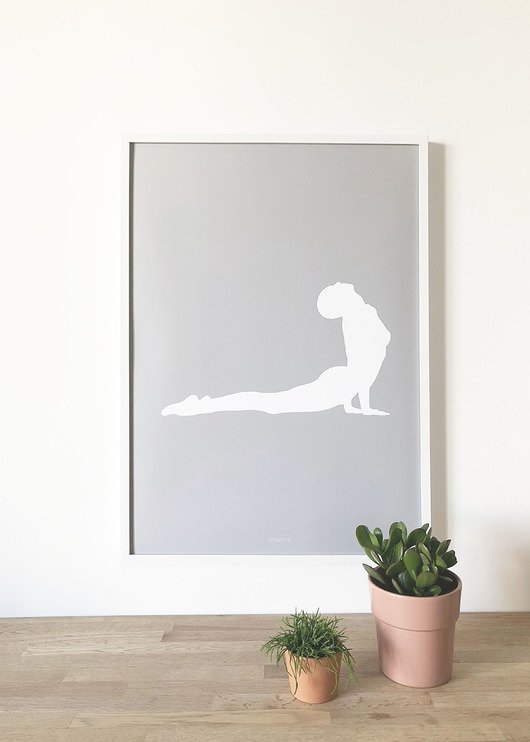 Plakat YOGA Pies z głową do góry ciemny szary My Yoga Smile