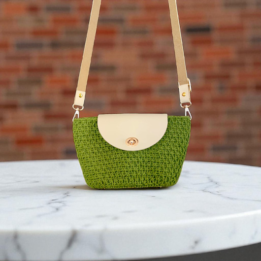 torby na ramię Zielona torebka kuferek z klapką ecru