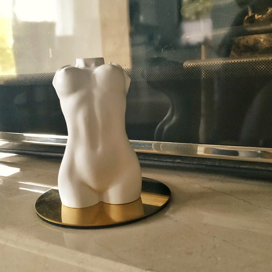 figurki i rzeźby rzeźba ciało kobiety  B