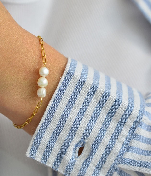 bransoletki z kamieni naturalnych Bransoletka z perłami na łańcuszku