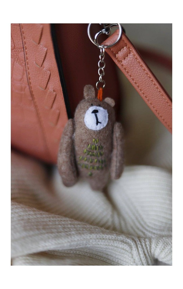 breloki Brelok miś z haftem