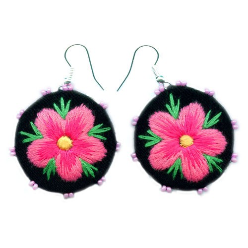 Hand-Embroidered Daisy Earrings na ludowo