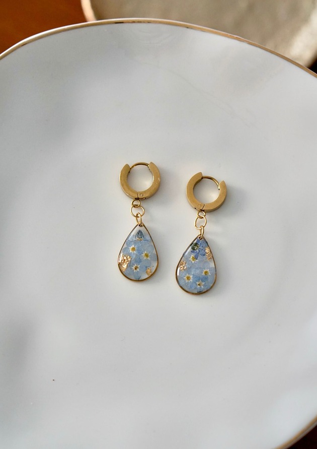 kolczyki z żywicy Kolczyki wiszące z niezapominajkami