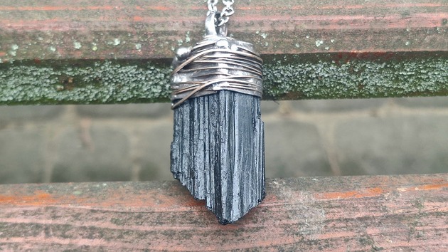 wisiory Turmalin jak węgiel - wisiorek