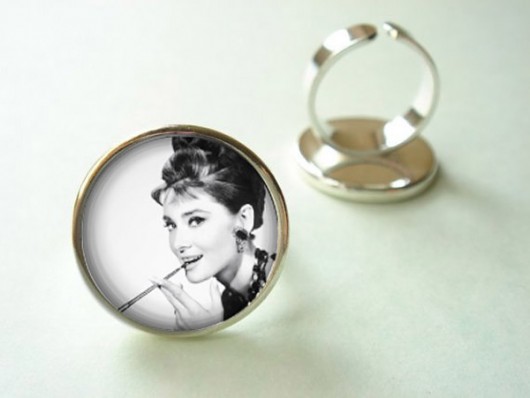 Pierścionek z grafiką-&quot;audrey hepburn&quot; XXXDiamicArt