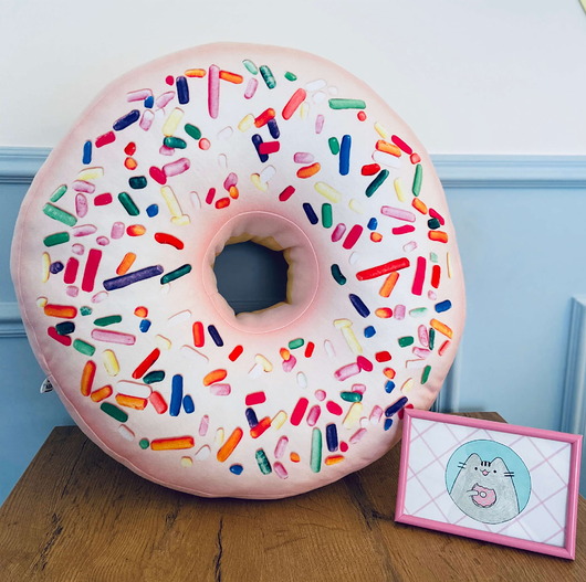 poduszki z grafiką Poduszka Pączek Duży Donut Różowy