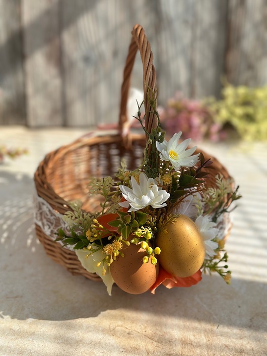 koszyki wielkanocne Wielkanocny koszyczek na święconkę, koszyczek z dekoracją