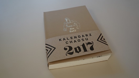   Kalendarz Chaosu 2017 z rysunkami Antka Wajdy Tajne Komplety