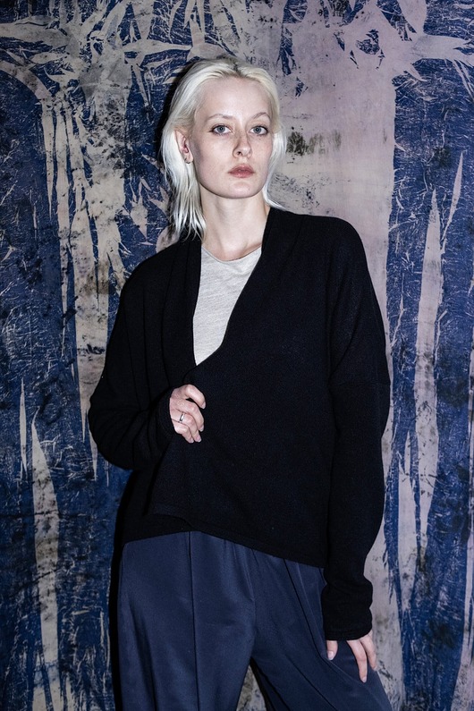 kardigany damskie Czarny wełniany kardigan LOLA Black