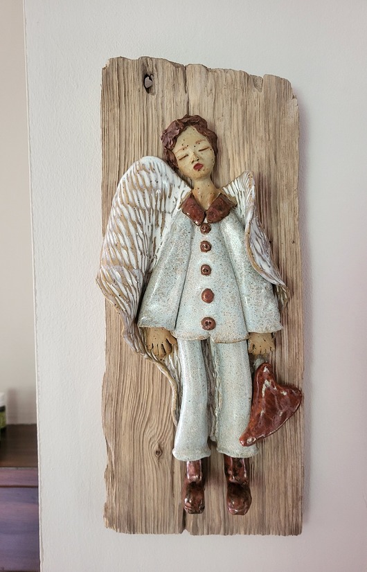 Ozdoby na ścianę Ceramiczny Anioł na Starym Drewnie