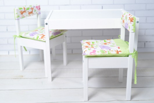 Zestaw Stolik + 2 krzesełka dla dzieci Poduchy LalaShop