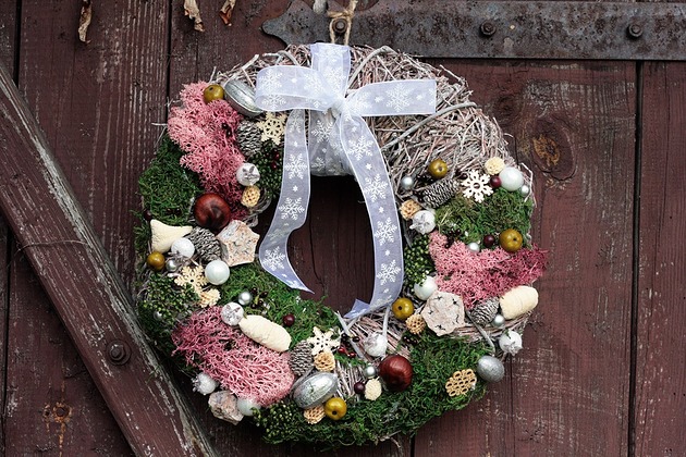wianki bożonarodzeniowe Wieniec na Boże Narodzenie -  MOSS  XMAS -
