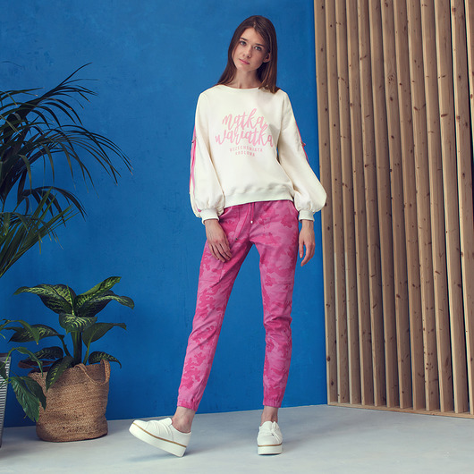 Spodnie z kieszeniami moro pink COCOON