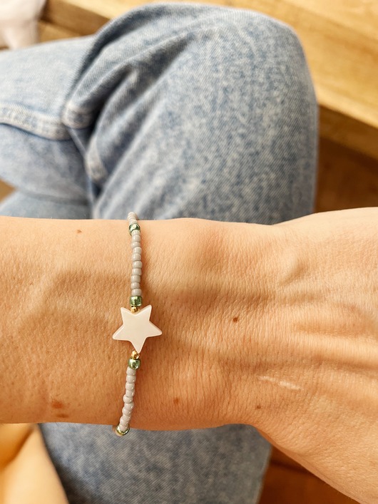 bransoletki ze szkła Bransoletka z koralików na gumce na gumce pole star
