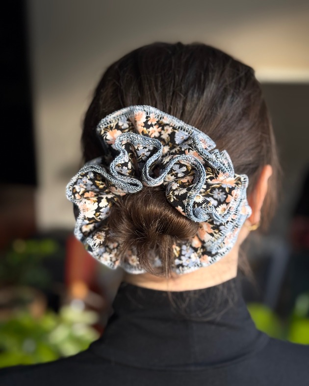 gumki do włosów Scrunchie Falbana Błękitne kwiatuszki