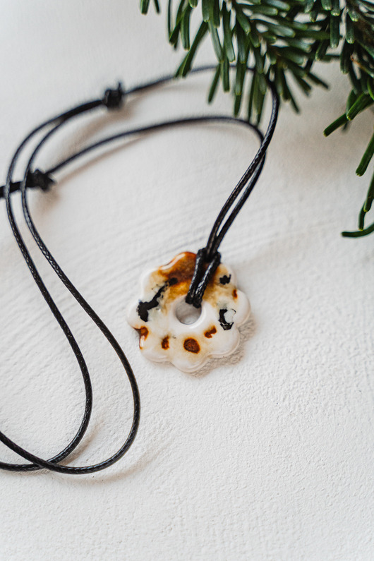 wisiory Ceramiczny naszyjnik COOKIE