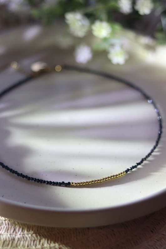 złote naszyjniki Minimalistyczny Naszyjnik z Czarnym Turmalinem