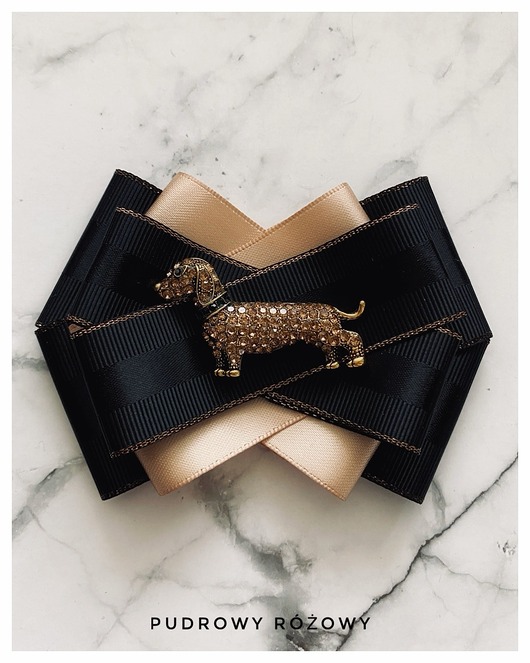 broszki Brosza z Jamnikiem z kryształków NEW